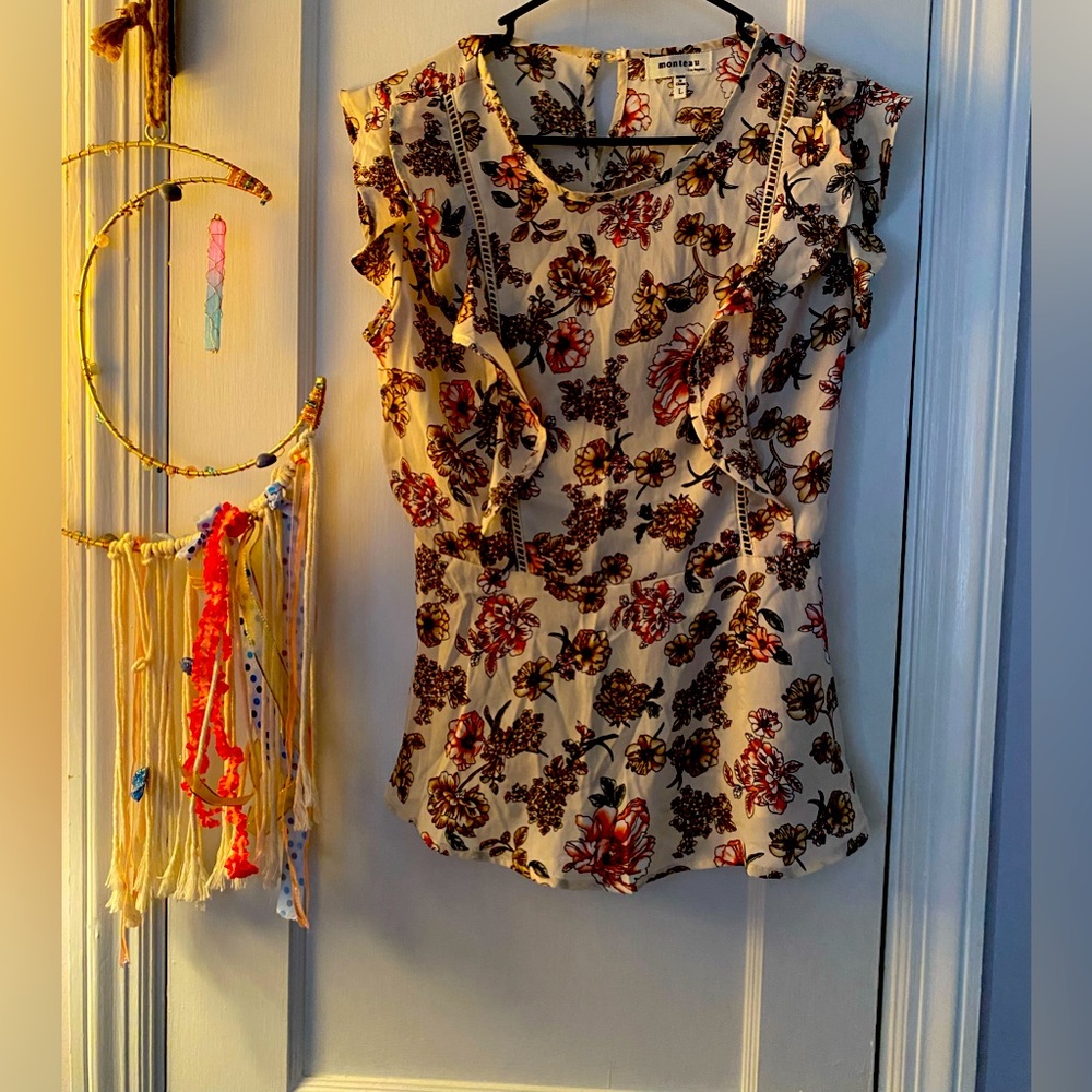 Monteau flowered top